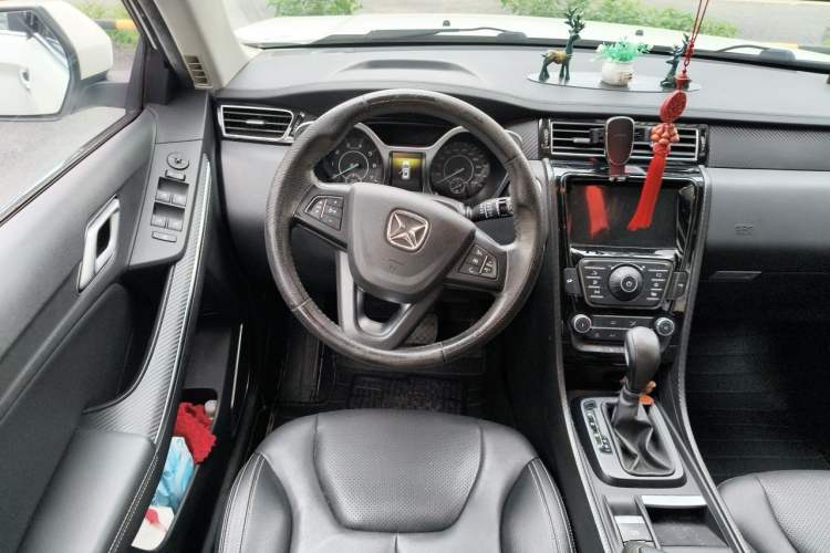 Used JMC Yusheng S330 2016 1.5L GTDi Automatic Two-Wheel Drive Fashion Edition Steering Wheel