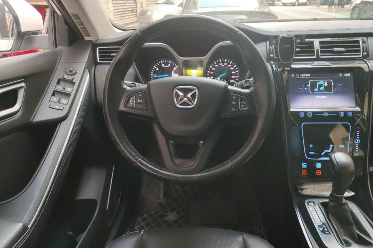 Used JMC Yusheng S330 2016 1.5L GTDi Automatic Two-Wheel Drive Flagship Edition Steering Wheel