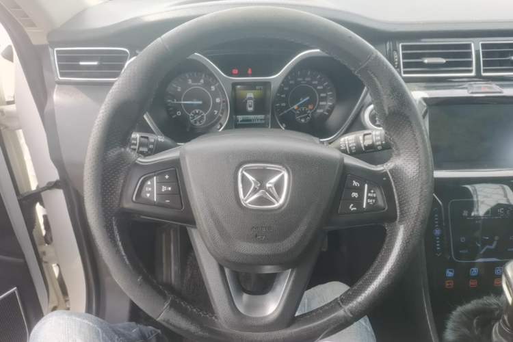 Used JMC Yusheng S330 2016 1.5L GTDi Automatic Two-Wheel Drive Flagship Edition Steering Wheel