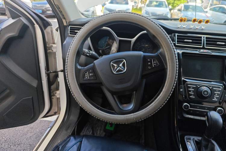 Used JMC Yusheng S330 2016 1.5L GTDi Automatic Two-Wheel Drive Comfort Edition Steering Wheel