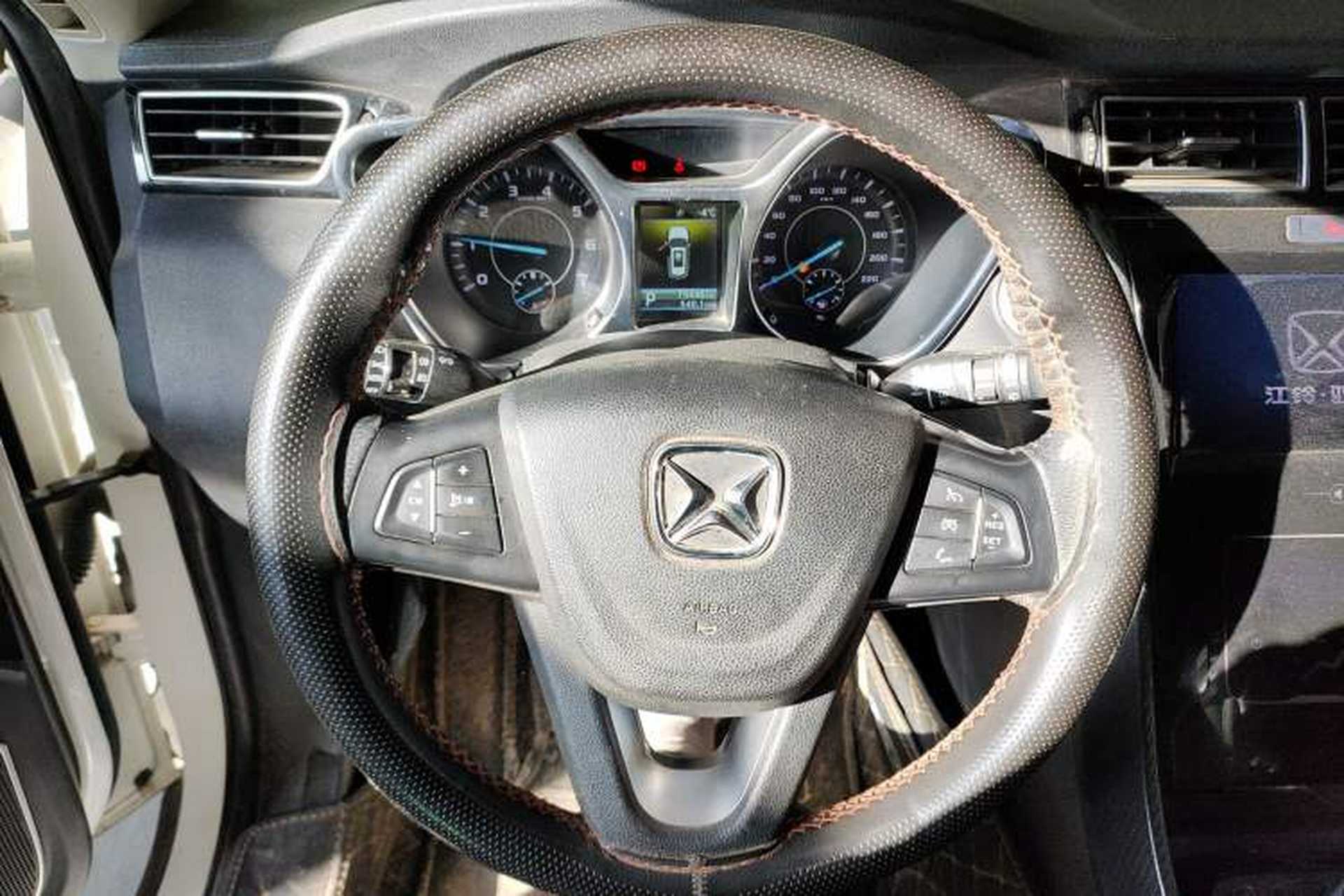 Used JMC Yusheng S330 2016 1.5L GTDi Automatic Two-Wheel Drive Flagship Edition Steering Wheel
