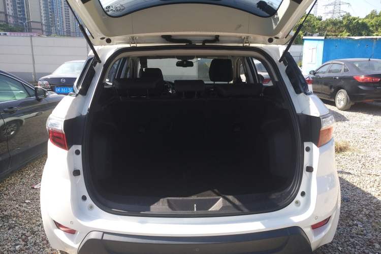 Used JMC Yusheng S330 2016 1.5L GTDi Automatic Two-Wheel Drive Comfort Edition Trunk