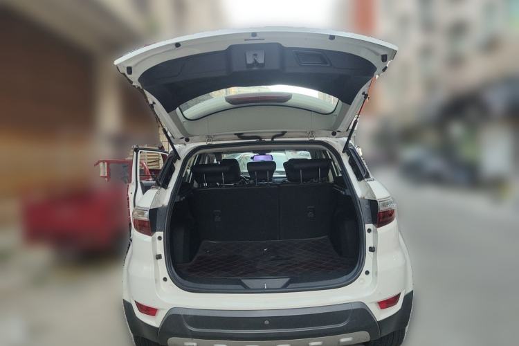 Used JMC Yusheng S330 2016 1.5L GTDi Automatic Two-Wheel Drive Flagship Edition Trunk
