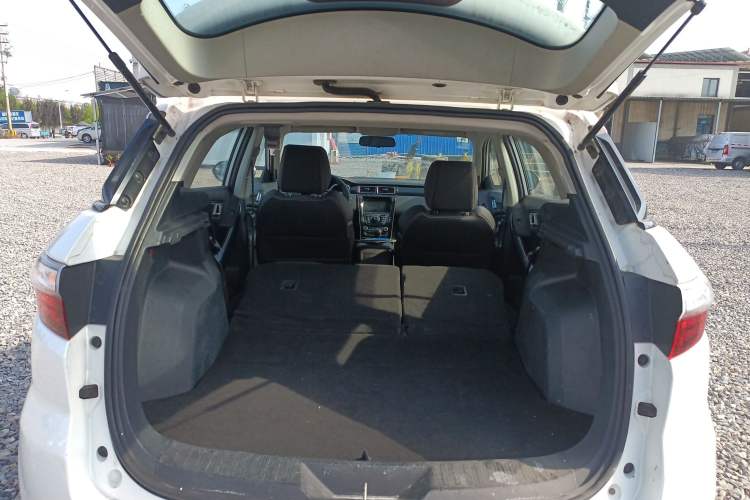 Used JMC Yusheng S330 2016 1.5L GTDi Manual Two-Wheel Drive Value Edition Trunk