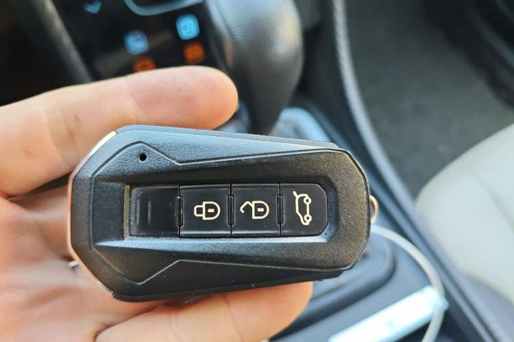 Used JMC Yusheng S330 2016 1.5L GTDi Automatic Two-Wheel Drive Fashion Edition Vehicle Key