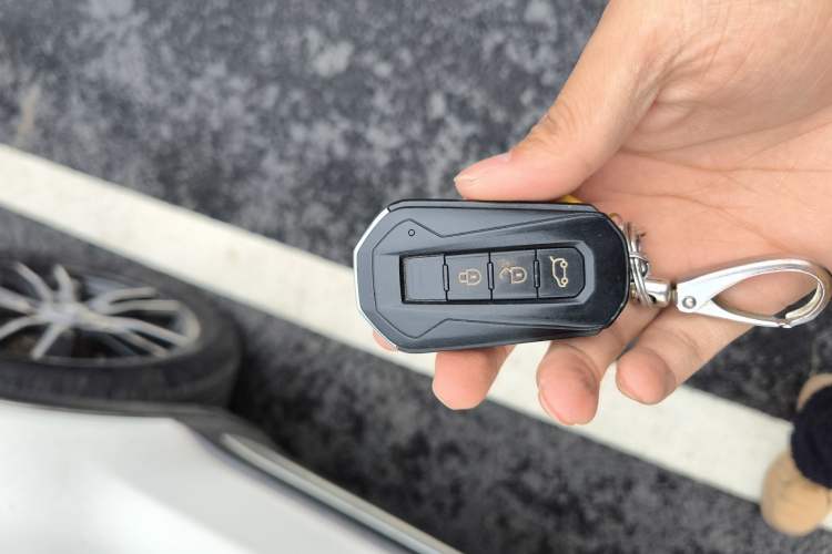 Used JMC Yusheng S330 2016 1.5L GTDi Automatic Two-Wheel Drive Flagship Edition Vehicle Key