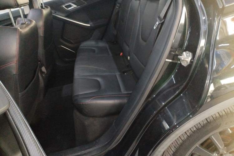 Used JMC Yusheng S330 2017 1.5L GTDi Automatic Two-Wheel Drive Midnight Edition Interior 4