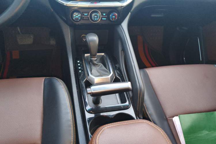 Used JMC Yusheng S350 2016 2.0T Automatic Two-Wheel Drive Gasoline Luxury Edition 5 Seats Gear Lever