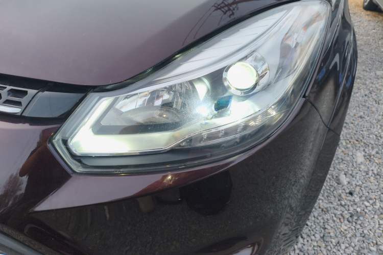 Used JMC Yusheng S350 2016 2.0T Automatic Two-Wheel Drive Gasoline Luxury Edition 5 Seats Left Front Headlight