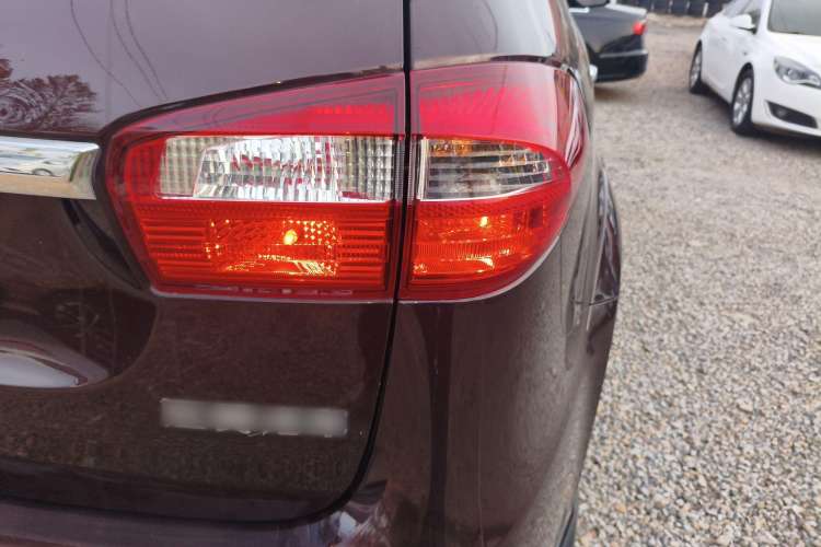 Used JMC Yusheng S350 2016 2.0T Automatic Two-Wheel Drive Gasoline Luxury Edition 5 Seats Right Rear Taillight