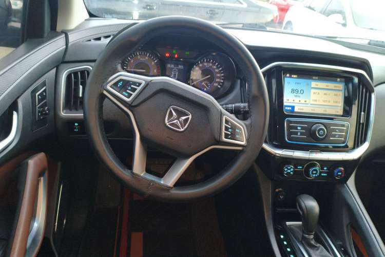 Used JMC Yusheng S350 2016 2.0T Automatic Two-Wheel Drive Gasoline Luxury Edition 5 Seats Steering Wheel