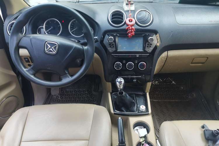 Used JMC Yusheng S350 2011 2.4T Two-Wheel-Drive Luxury 5-Seater Center Console