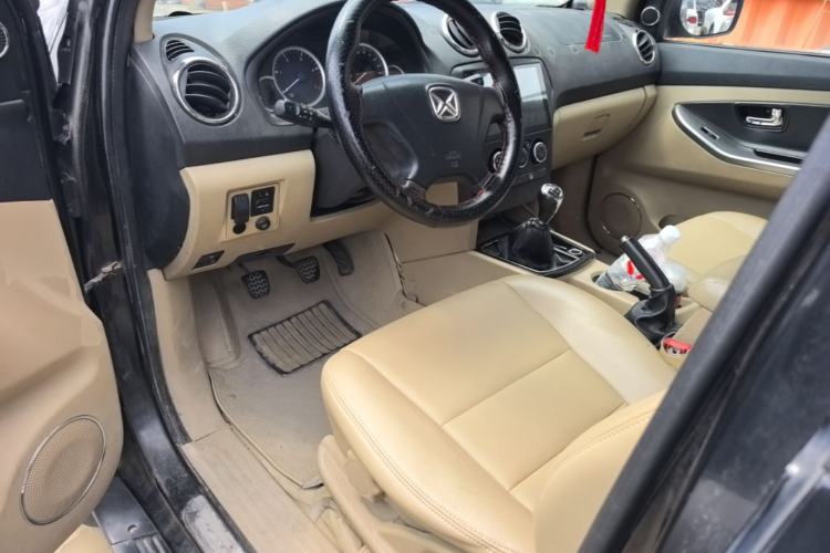 Used JMC Yusheng S350 2011 2.4T Two-Wheel-Drive Luxury 5-Seater Center Console