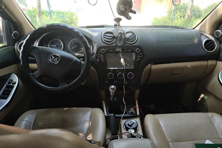 Used JMC Yusheng S350 2011 2.4T Two-Wheel-Drive Luxury 5-Seater Center Console