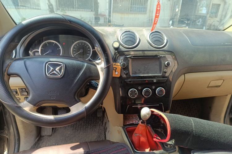 Used JMC Yusheng S350 2011 2.4T Two-Wheel-Drive Luxury 5-Seater Center Console