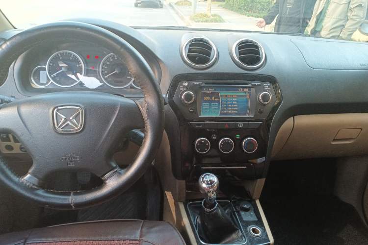 Used JMC Yusheng S350 2011 2.4T Four-Wheel-Drive Ultra-Luxury 5-Seater Center Console