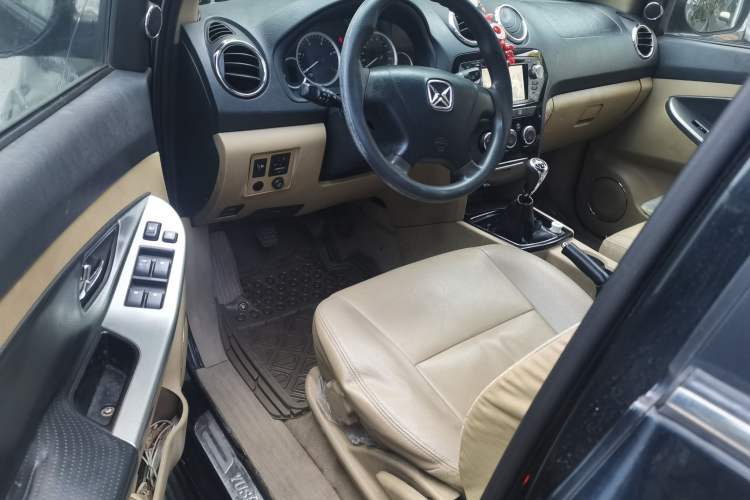 Used JMC Yusheng S350 2011 2.4T Two-Wheel-Drive Luxury 5-Seater Driver Seat