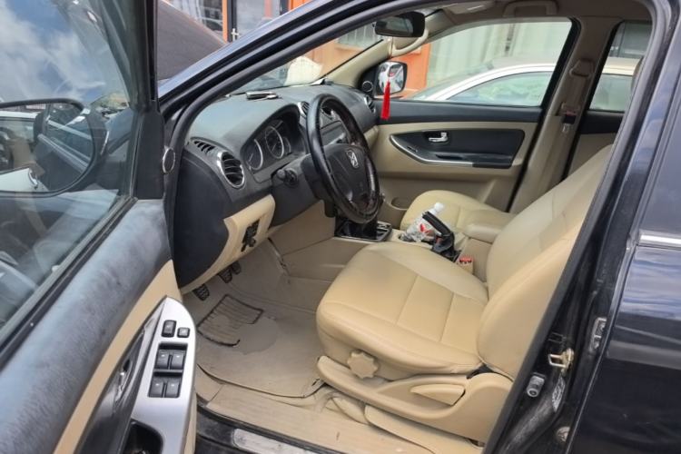 Used JMC Yusheng S350 2011 2.4T Two-Wheel-Drive Luxury 5-Seater Driver Seat