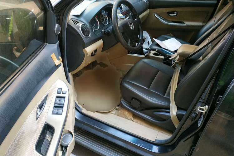 Used JMC Yusheng S350 2011 2.4T Two-Wheel-Drive Luxury 5-Seater Driver Seat