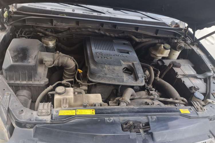 Used JMC Yusheng S350 2011 2.4T Two-Wheel-Drive Luxury 5-Seater Engine Bay