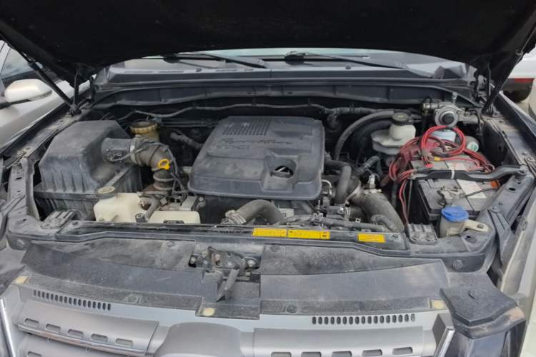 Used JMC Yusheng S350 2011 2.4T Two-Wheel-Drive Luxury 5-Seater Engine Bay