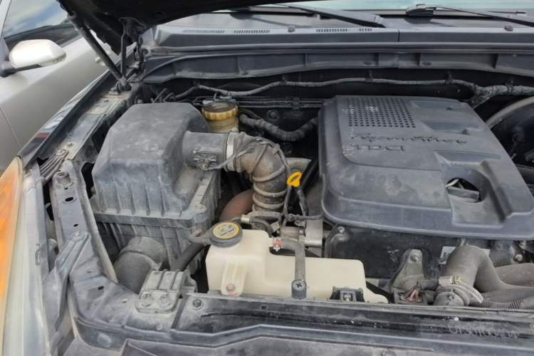 Used JMC Yusheng S350 2011 2.4T Two-Wheel-Drive Luxury 5-Seater Engine Bay Right
