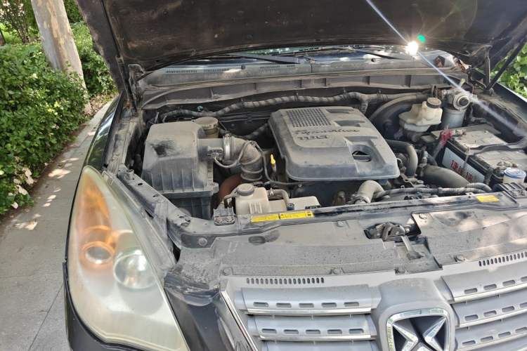 Used JMC Yusheng S350 2011 2.4T Two-Wheel-Drive Luxury 5-Seater Engine Bay Right