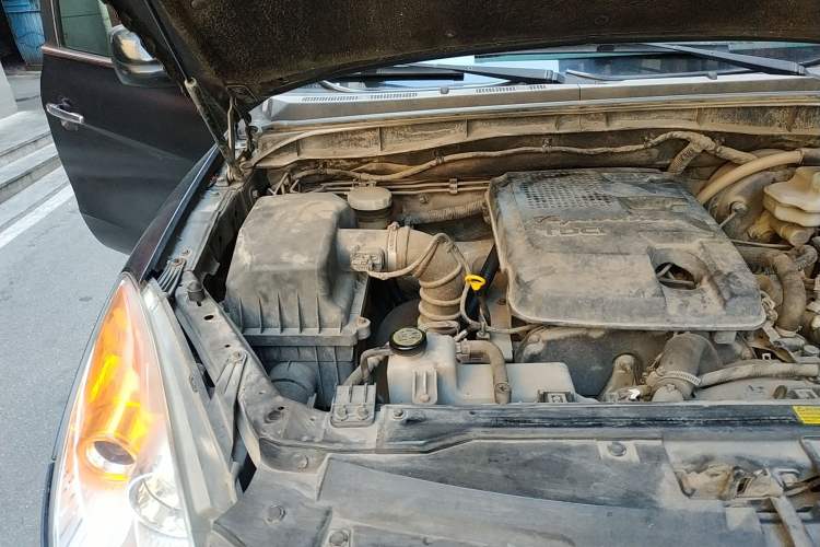 Used JMC Yusheng S350 2011 2.4T Two-Wheel-Drive Luxury 5-Seater Engine Bay Right