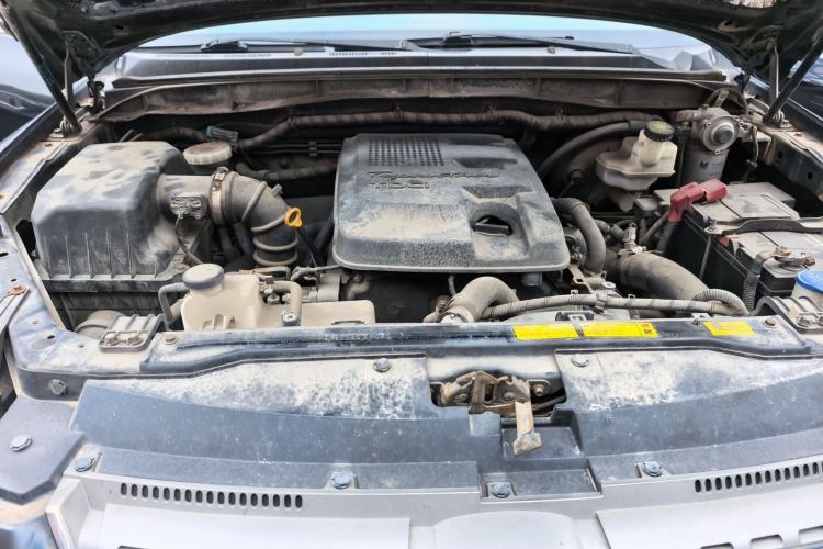 Used JMC Yusheng S350 2011 2.4T Two-Wheel-Drive Luxury 5-Seater Engine Bay
