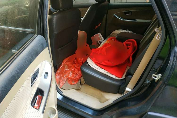 Used JMC Yusheng S350 2011 2.4T Two-Wheel-Drive Luxury 5-Seater Left Rear Seat