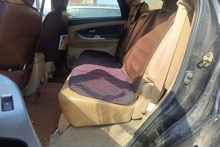Used JMC Yusheng S350 2011 2.4T Two-Wheel-Drive Luxury 5-Seater Left Rear Seat