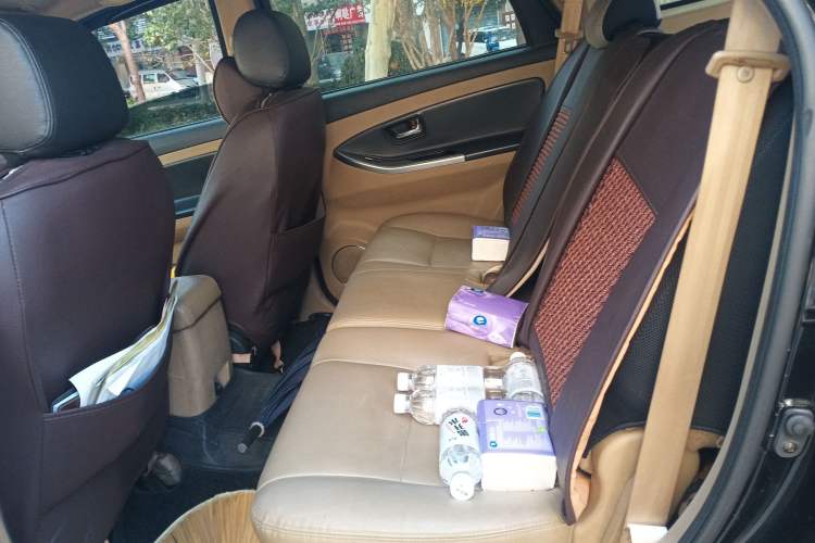 Used JMC Yusheng S350 2011 2.4T Four-Wheel-Drive Ultra-Luxury 5-Seater Left Rear Seat