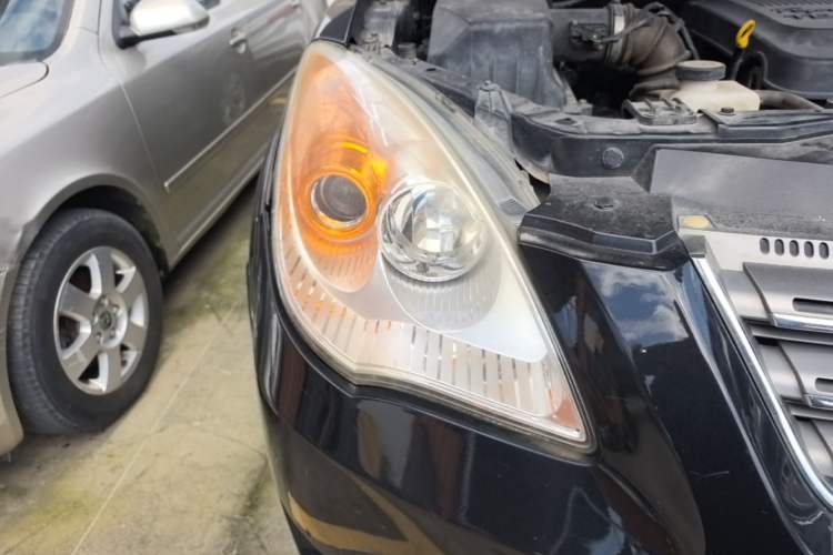 Used JMC Yusheng S350 2011 2.4T Two-Wheel-Drive Luxury 5-Seater Right Front Headlight