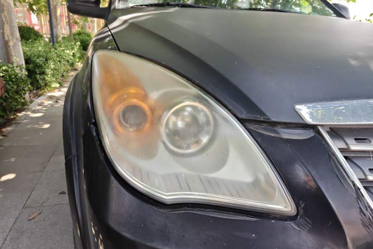Used JMC Yusheng S350 2011 2.4T Two-Wheel-Drive Luxury 5-Seater Right Front Headlight