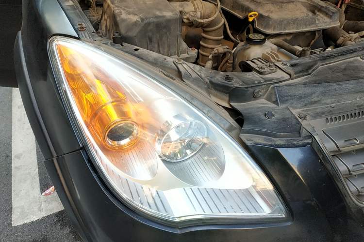 Used JMC Yusheng S350 2011 2.4T Two-Wheel-Drive Luxury 5-Seater Right Front Headlight
