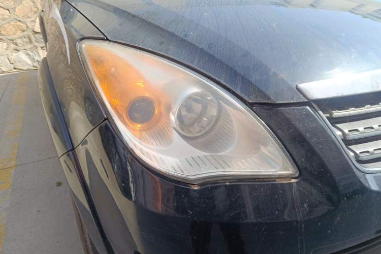 Used JMC Yusheng S350 2011 2.4T Two-Wheel-Drive Luxury 5-Seater Right Front Headlight
