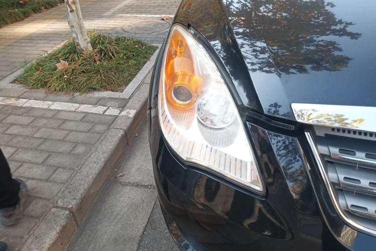 Used JMC Yusheng S350 2011 2.4T Four-Wheel-Drive Ultra-Luxury 5-Seater Right Front Headlight