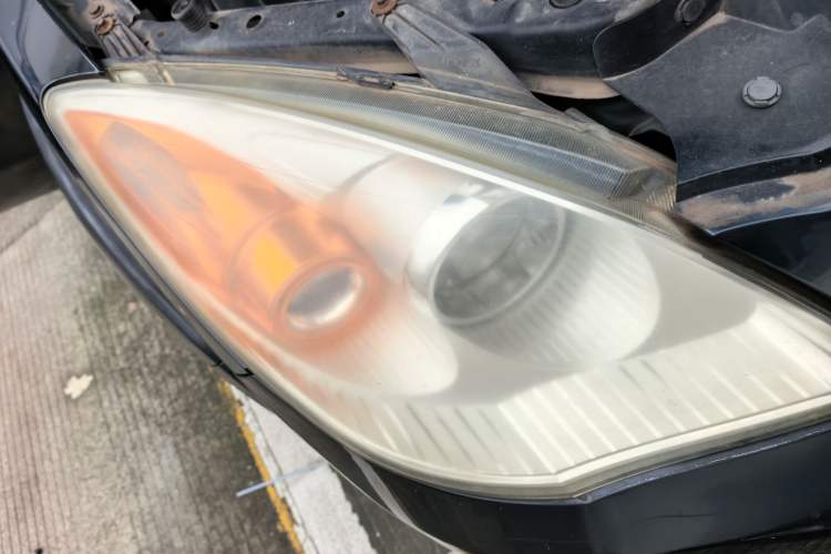 Used JMC Yusheng S350 2011 2.4T Two-Wheel-Drive Luxury 5-Seater Right Front Headlight