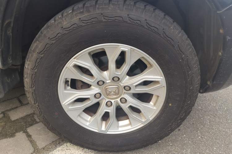 Used JMC Yusheng S350 2011 2.4T Two-Wheel-Drive Luxury 5-Seater Right Front Wheel Hub