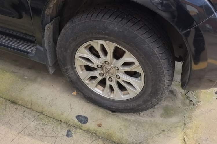 Used JMC Yusheng S350 2011 2.4T Two-Wheel-Drive Luxury 5-Seater Right Front Wheel Hub