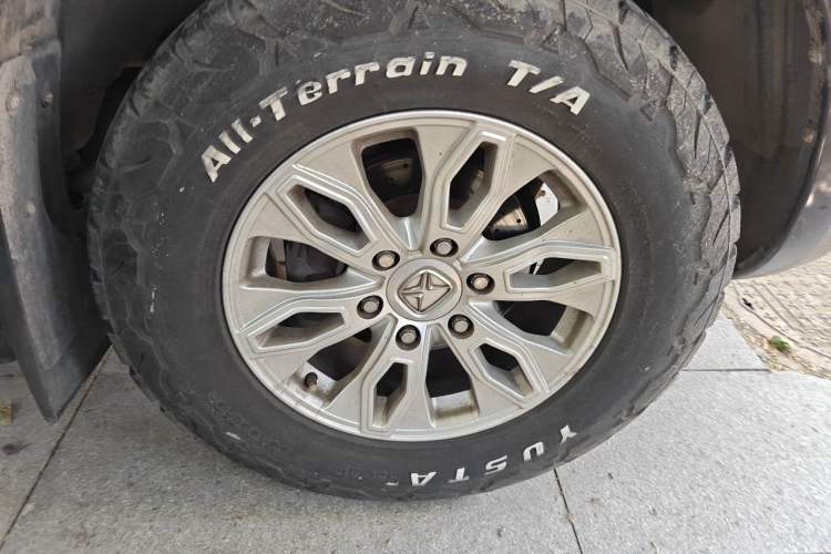 Used JMC Yusheng S350 2011 2.4T Two-Wheel-Drive Luxury 5-Seater Right Front Wheel Hub