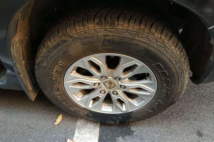 Used JMC Yusheng S350 2011 2.4T Two-Wheel-Drive Luxury 5-Seater Right Front Wheel Hub