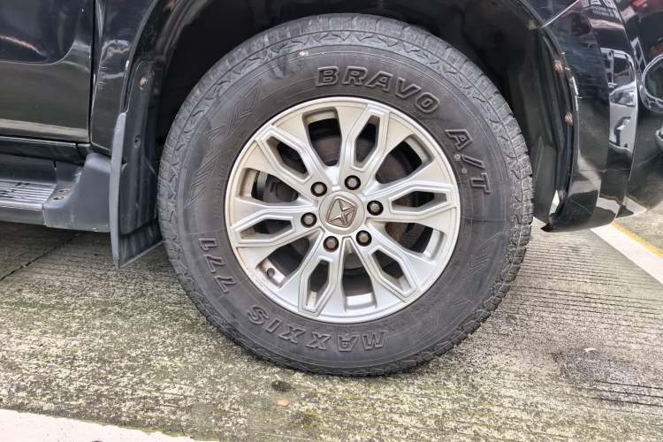 Used JMC Yusheng S350 2011 2.4T Two-Wheel-Drive Luxury 5-Seater Right Front Wheel Hub