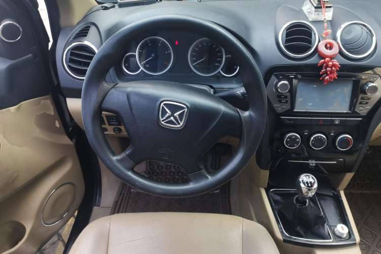 Used JMC Yusheng S350 2011 2.4T Two-Wheel-Drive Luxury 5-Seater Steering Wheel