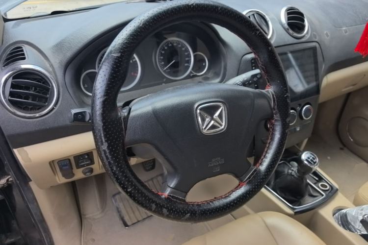Used JMC Yusheng S350 2011 2.4T Two-Wheel-Drive Luxury 5-Seater Steering Wheel