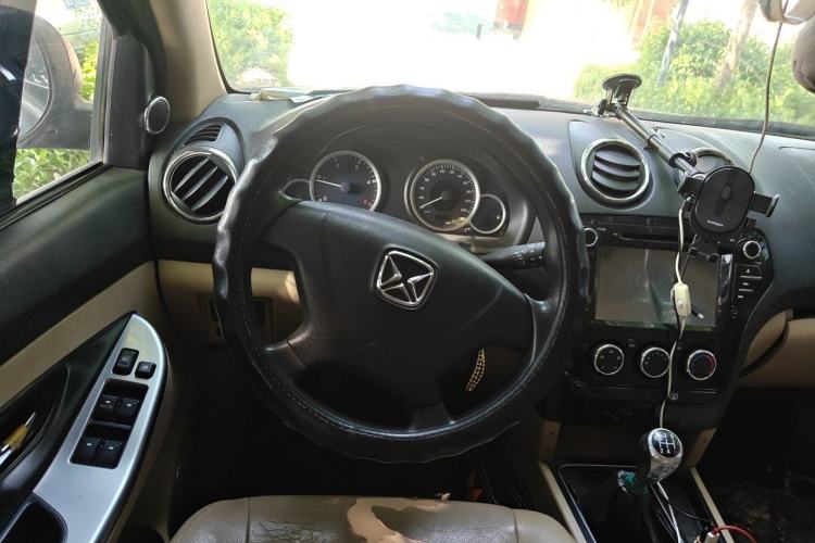 Used JMC Yusheng S350 2011 2.4T Two-Wheel-Drive Luxury 5-Seater Steering Wheel