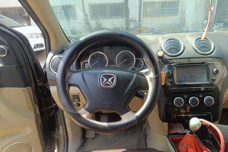 Used JMC Yusheng S350 2011 2.4T Two-Wheel-Drive Luxury 5-Seater Steering Wheel