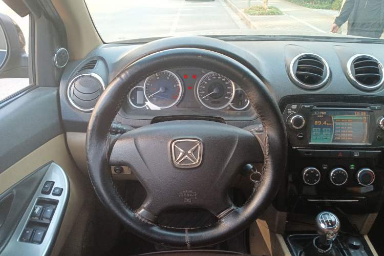 Used JMC Yusheng S350 2011 2.4T Four-Wheel-Drive Ultra-Luxury 5-Seater Steering Wheel