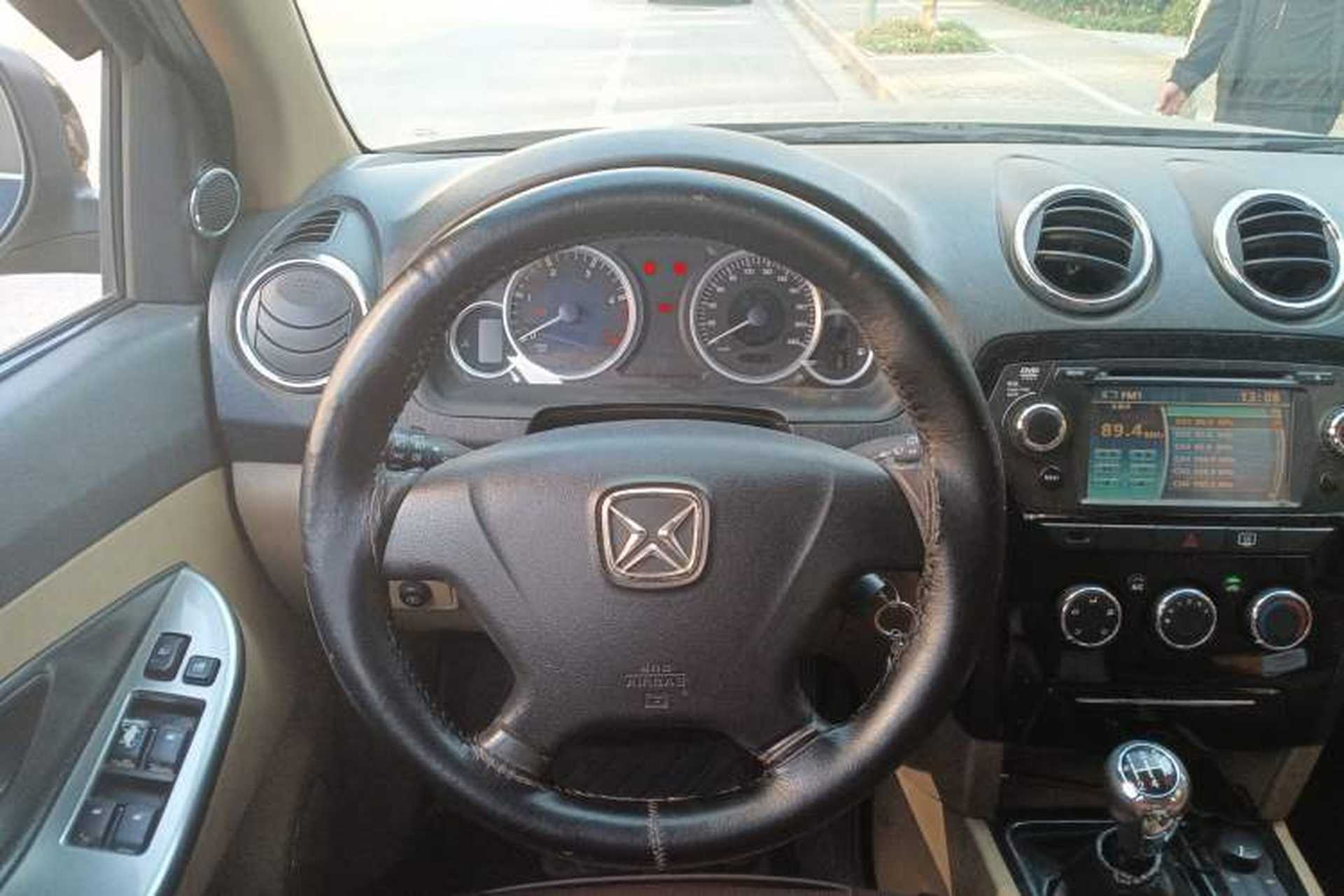 Used JMC Yusheng S350 2011 2.4T Four-Wheel-Drive Ultra-Luxury 5-Seater Steering Wheel