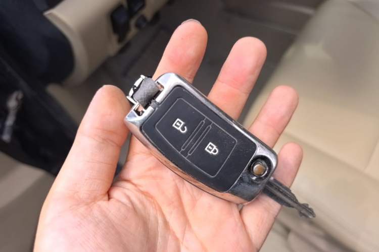 Used JMC Yusheng S350 2011 2.4T Two-Wheel-Drive Luxury 5-Seater Vehicle Key